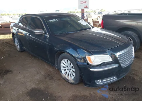 2012 Chrysler 300 Limited z USA, uszkodzony, nr VIN 2C3CCACG2CH113214